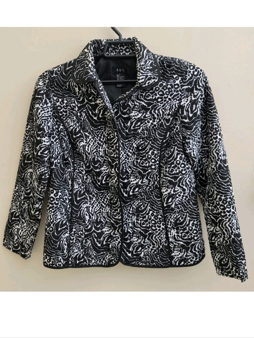 RQT size Small Full Zip Quilted Animal Print Jacket Lightweight Lined Black